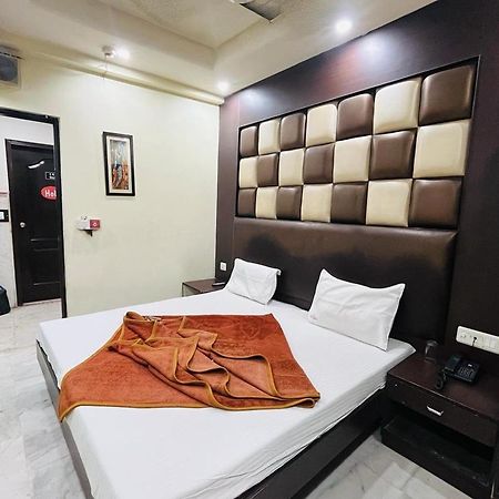 Spot Inn Hostel New Delhi Exterior photo