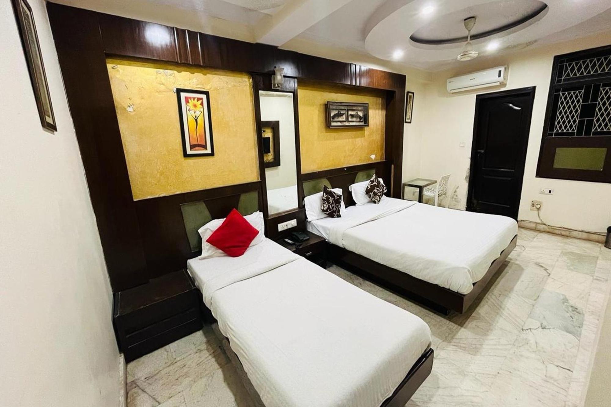 Spot Inn Hostel New Delhi Exterior photo