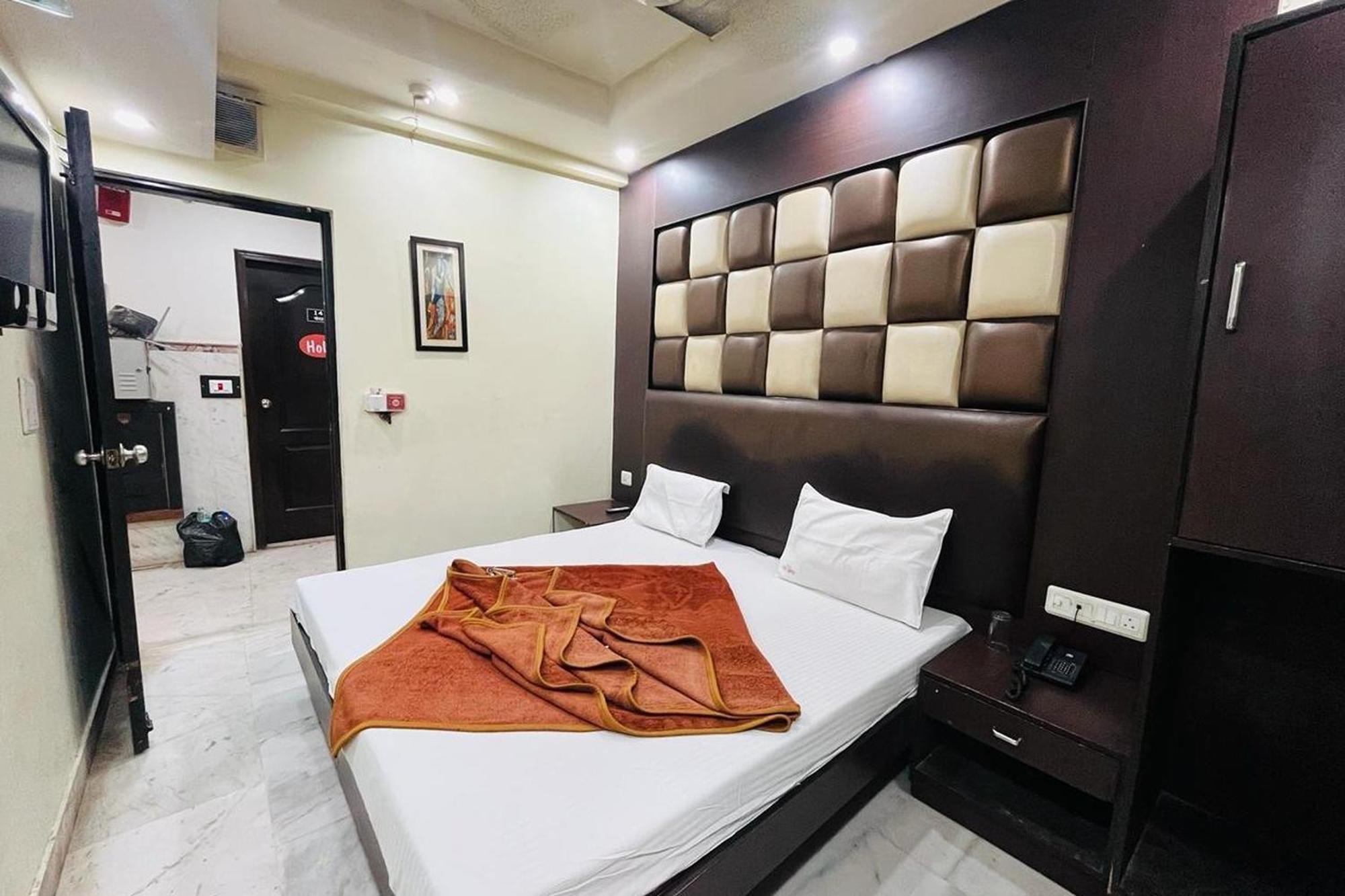 Spot Inn Hostel New Delhi Exterior photo