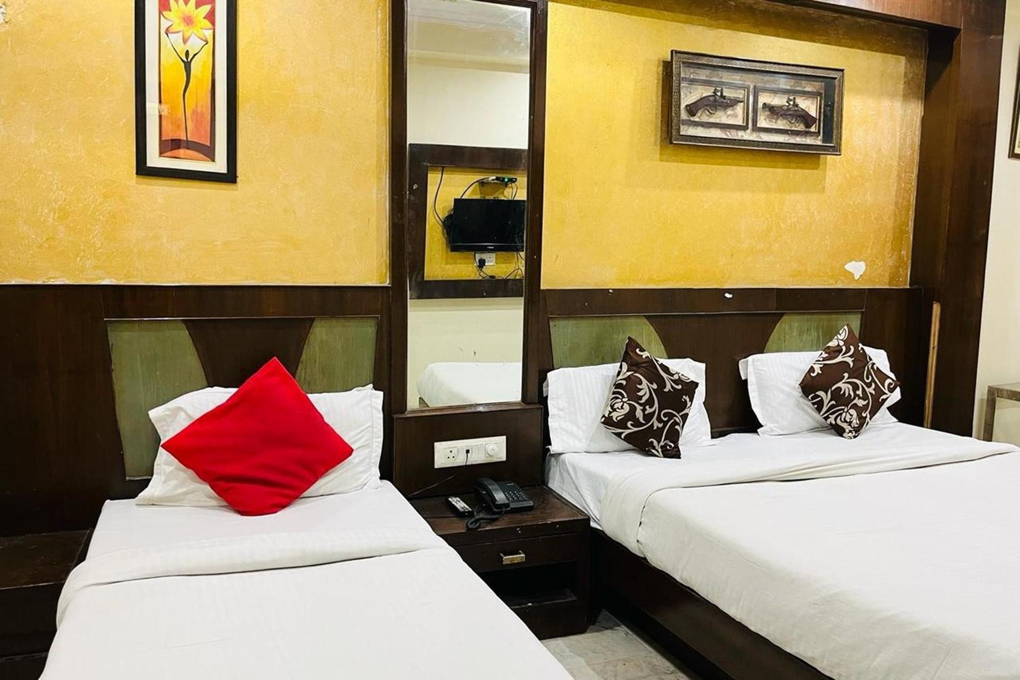 Spot Inn Hostel New Delhi Exterior photo