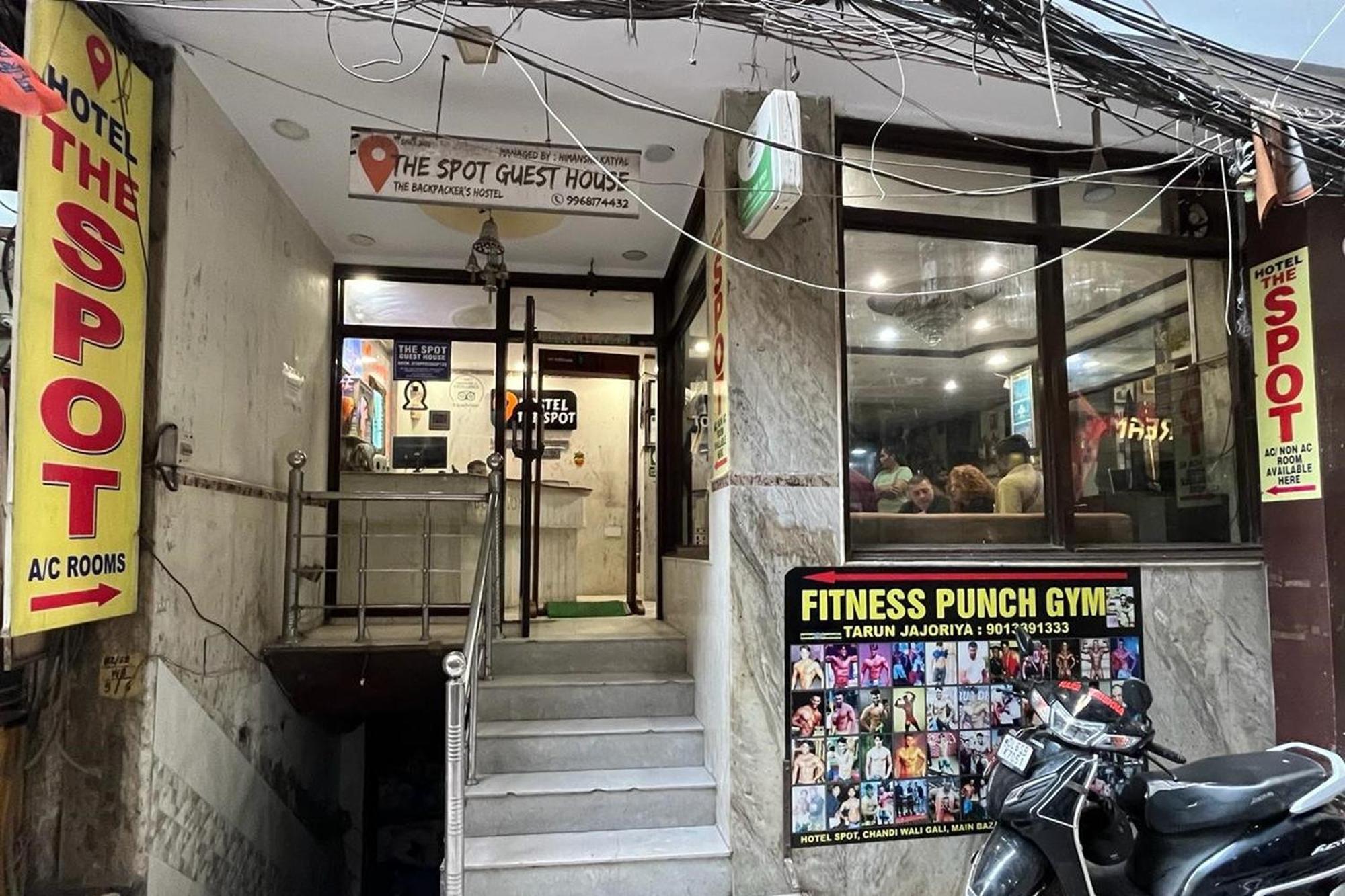 Spot Inn Hostel New Delhi Exterior photo