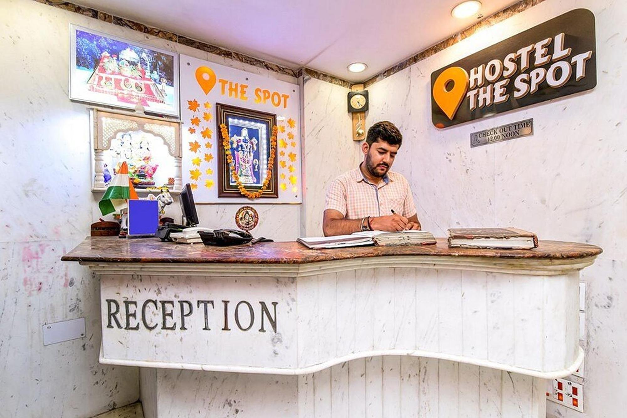 Spot Inn Hostel New Delhi Exterior photo