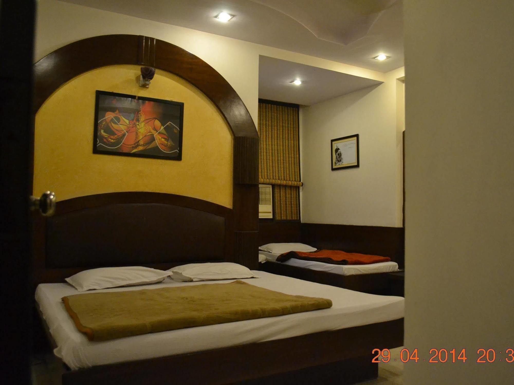 Spot Inn Hostel New Delhi Exterior photo