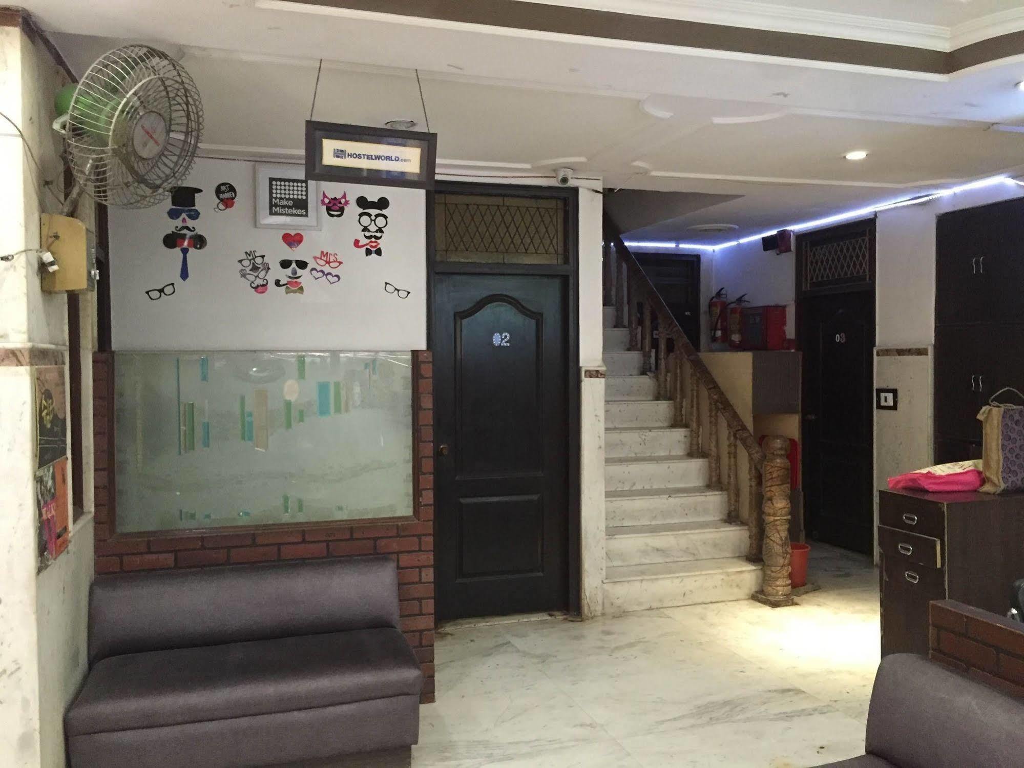 Spot Inn Hostel New Delhi Exterior photo